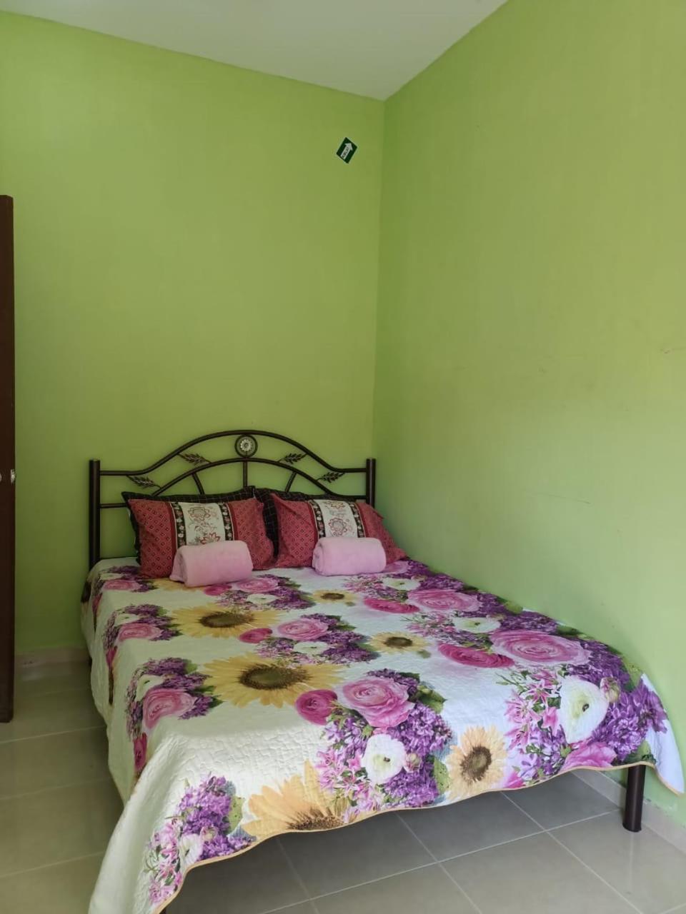 Yasmeen Homestay Kemaman Chukai Экстерьер фото
